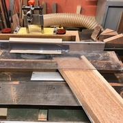 Réalisation des tenons avec test d'un capot pour éviter l'éjection des copeaux...