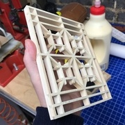 Dépose de la colle sur le panneau