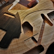 Incurstation du pickguard