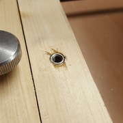 Filet rapporté pour les vis moletées de blocage des tiges