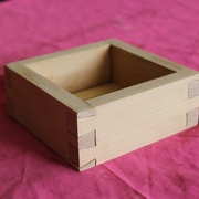 En fait, c'est un bac à savon pour mes voisins... celui qui m'a prêté la scie à dos.