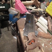 Découpe des coins dans du PEHD 500 rose