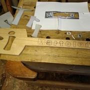 Il a fallu imprimer le logo pour avoir la bonne police de caractère