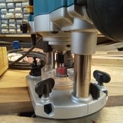 La forme du trou  dans la semmelle de la défonceuse est hexagonale dans la partie basse