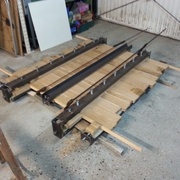 Collage du plateau avec des dormants fait maison (assemblage à fausse languette)