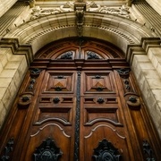 Le grand cadre reste le summum  artistique des menuiseries d'ouvertures, le plus souvent placés sur des bâtiments bourgeois ou monumentaux.