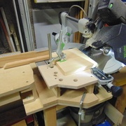 petite table perforée pour maitenir et usiner les petites pièces sans danger.