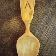 Cuillère en pommier non cuite.