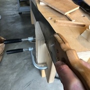 La scie japonaise à un trait de scie trop fin