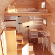 On remarque sur la gauche l'escalier qui offre aussi des espaces de rangements