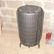 Un poêle Déom Turbo N°5, 48cm de diamètre pour 80cm de hauteur. Prévu pour un volume de chauffe de 265m³