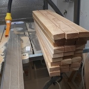 Ensuite délignage des planches pour obtenir des montants de 60x27mm