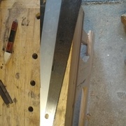 il faut amener assez de rigidité aux lames tout en laissant une profondeur de coupe.