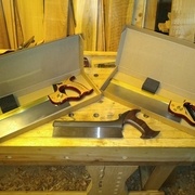 scie à tenon pax de chez Thomas Flinn et scie à queue d'aronde veritas