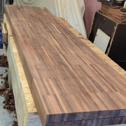 Le plateau fini après dressage au rabot et ponçage