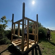 le premier étage est levé en deux temps, trois mouvements