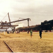 Voici le premier Cetra Lyra, presque identique au deuxième, celui qui m'intérresse, mais un peu plus court. Le chateau est un peu different, ainsi que les cheminées, les toits de cales et l'étrave.