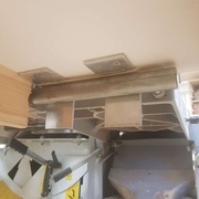 dessous de la table de sortie