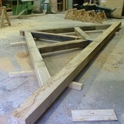 fig 1 Épure sur béton en atelier   https://www.lairdubois.fr/pas-a-pas/243-charpente-tradi-en-chene.html