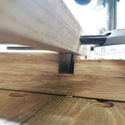 on peut apercevoir la vis qui me permet d'avoir un appui (2 appuis meme, comme il y a 2 vis)