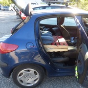 Retrait du lit de l'habitacle par le coffre