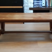 la table trouvée dans la rue avait le plateau fendu et tuilé