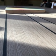 Plateau de table en chêne rouge et joint en Sikaflex