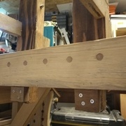 ça fait office de clé et maintien les têtes en place