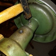 Finalisation de la sortie de la goupille au marteau