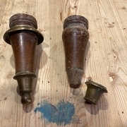 Pieds de référence bien abimés