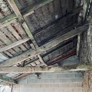 Demie-ferme accolée, et mal en point