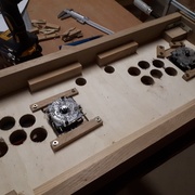 Fixation des joysticks par-dessous