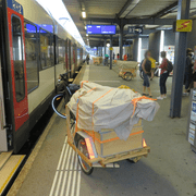 Les 3 charrettes sortant du train