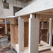 Assemblages des traverses avants avec les pieds