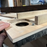 Les deux vis montées large