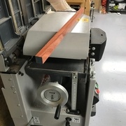 Pièce rabotée sur une face.