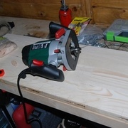 Je fraise sur le coté pour faire un panneau de 60cm de large (avec 2 planches de 30)