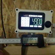 la précision du dispositif ... et surtout je retrouve les 7 centièmes d'écart systématiquement, quelques soit la pièce rabotée ...