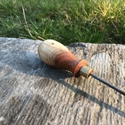 Lime cylindrique fine, manche en If