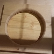 Double épaisseur au niveau du trou,  pour l'esthétique et aussi pour le transport  c'est plus confortable