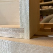 Assemblage des tiroirs par languettes bâtardes