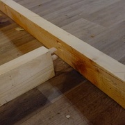 Les montants qui supportent les chaises ont le droit à deux dominos !