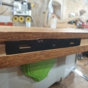 Fixation en place, prête à coulisser (dominos)