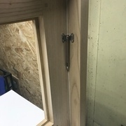 Compas d'abattant posés