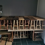 La famille même pas au complet , bain d'huile général , c est le patron qui régale.(oui derrière c' était une cuisine)