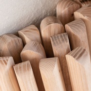 Les pièces sont arrondies pour pouvoir basculer autour d'un pivot (non encore percé ici)