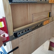 Sans bouger le gabarit, fixation de la coulisse.