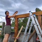 Allez on sert le tirefond à la mimine, quand on a pas les outils, on a les bras ....