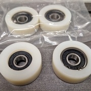 Les nouveaux galets avec une forme un peu différente mais aux diamètres identiques et meilleur marché que les pièces d'origine Kity