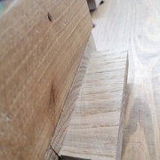 correction au ciseau du petit angle, comme le guide d'onglet n'etait pas parfaitement a 90 degrés